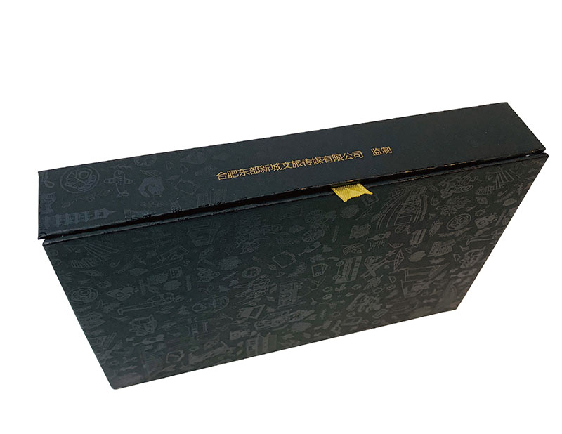 09-黑卡纸印金UV翻盖磁铁礼盒-01